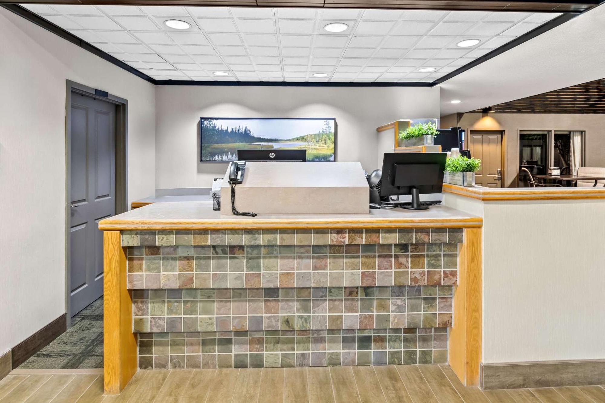 Heartland Inn & Suites, Surestay Collection By Best Western Park Rapids Eksteriør billede